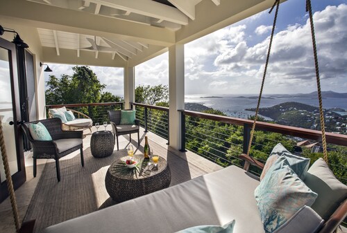 Villa Mad-de-Lis 4 bedroom, sunset view, private pool, backup power RAVE reviews