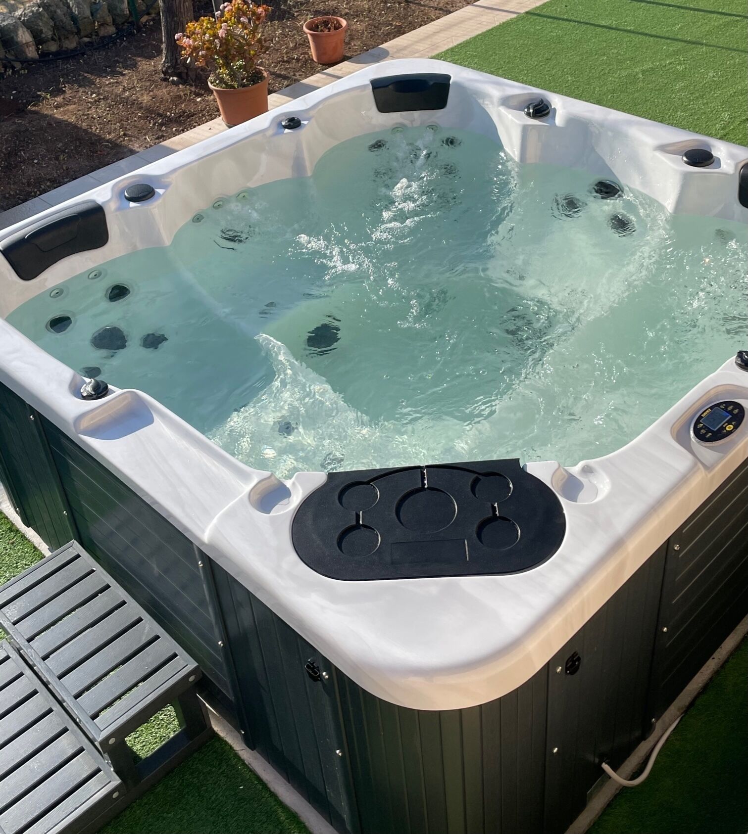 Tina de hidromasaje al aire libre