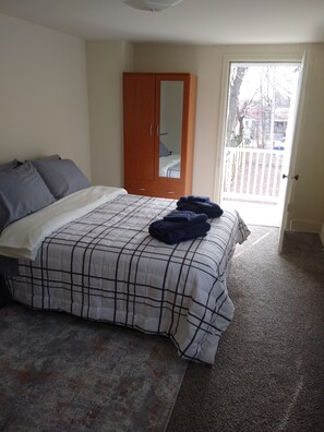 2 sovrum, skrivbord, strykjärn/strykbräda och gratis wi-fi