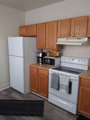 Kylskåp, mikrovågsugn, ugn och spishäll