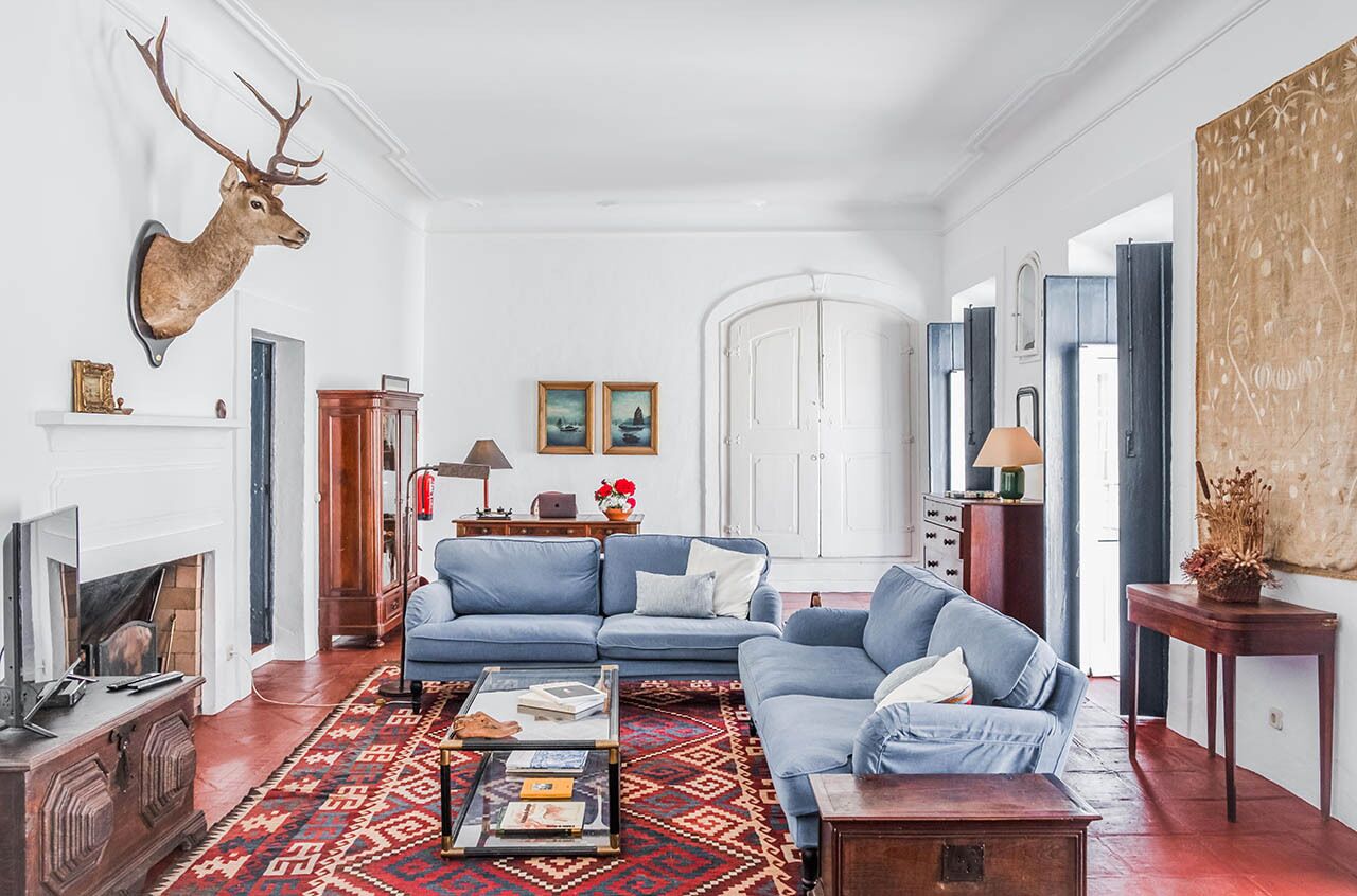 Smart TV, chimenea, futbolito, mesa de ping pong