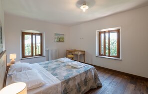 2 Schlafzimmer, Reisekinderbett, kostenloses WLAN