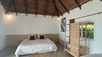 Beachfront Bungalow | Free WiFi, bed sheets