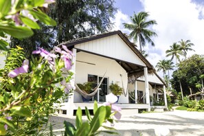 Poolside Bungalow | Free WiFi, bed sheets