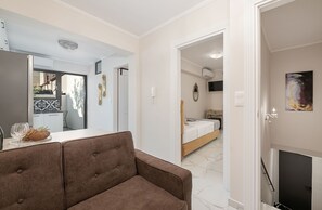 Living area - Elvira City Apartment (Chania)