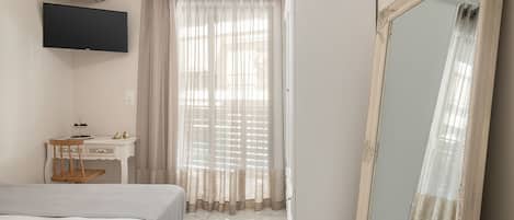 City Apartment | 2 bilik tidur, peti besi dalam bilik, ruang kerja komputer riba