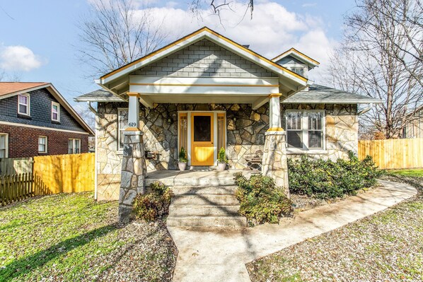 Exterior - ‘Deacon's House’ in Nashville TV series! NEW! (Nashville)