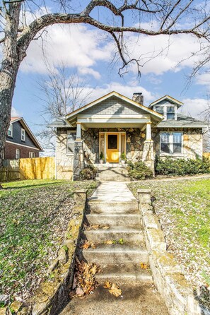 Exterior - ‘Deacon's House’ in Nashville TV series! NEW! (Nashville)