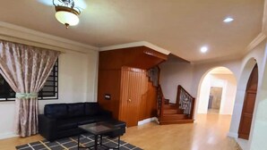 Family House, 4 Bedrooms | 4 bedrooms, WiFi (free), bed sheets - Family house (Georgetown)