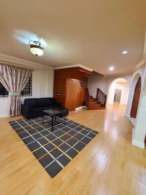 家庭獨棟房屋, 4 間臥室 | 4 間臥室、免費無線上網、床單