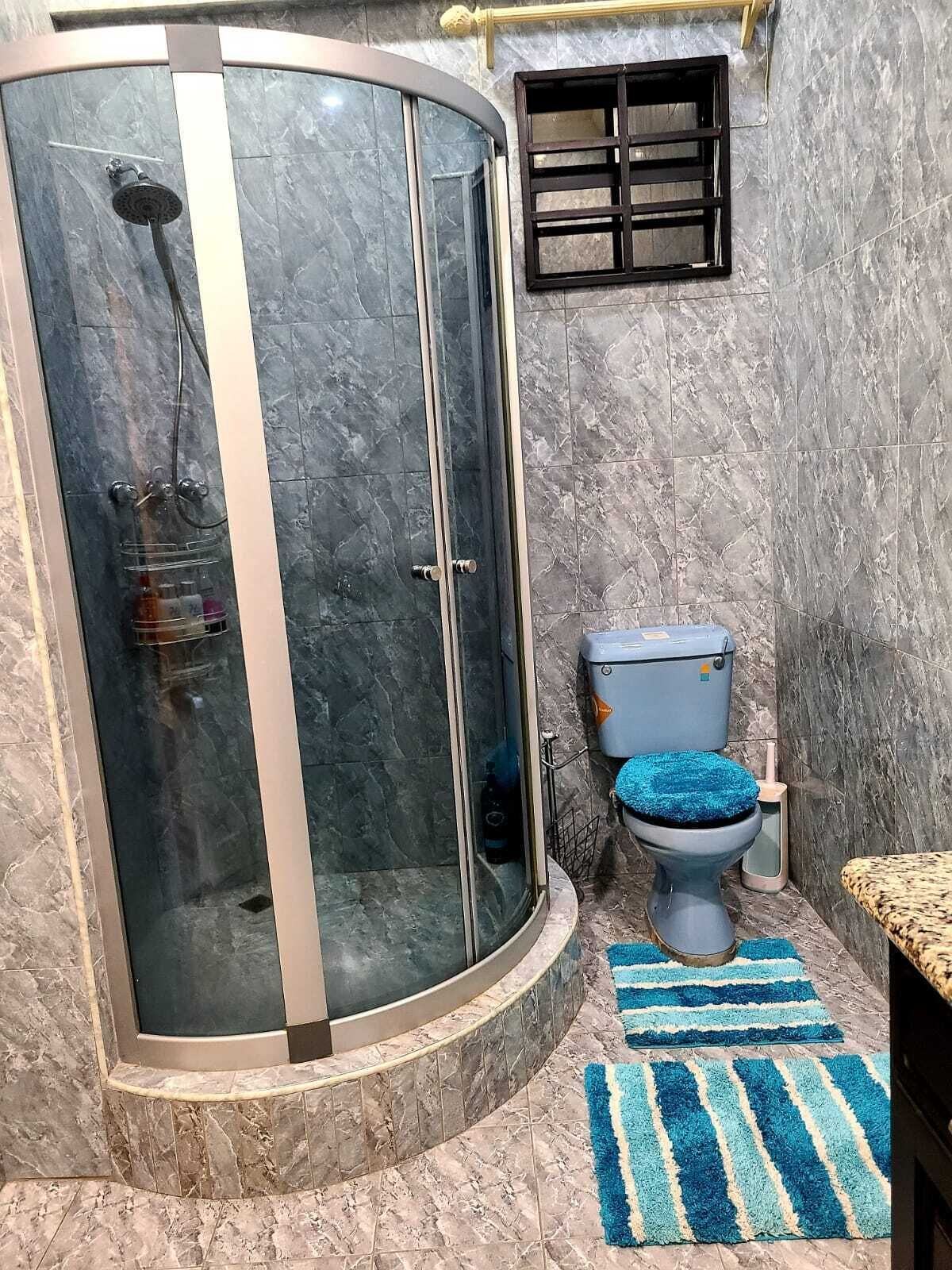 Family House, 4 Bedrooms | Bilik Mandi | Pancuran mandi, tuala disediakan 