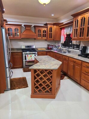 Family House, 4 Bedrooms | Private kitchen - Family house (Georgetown)