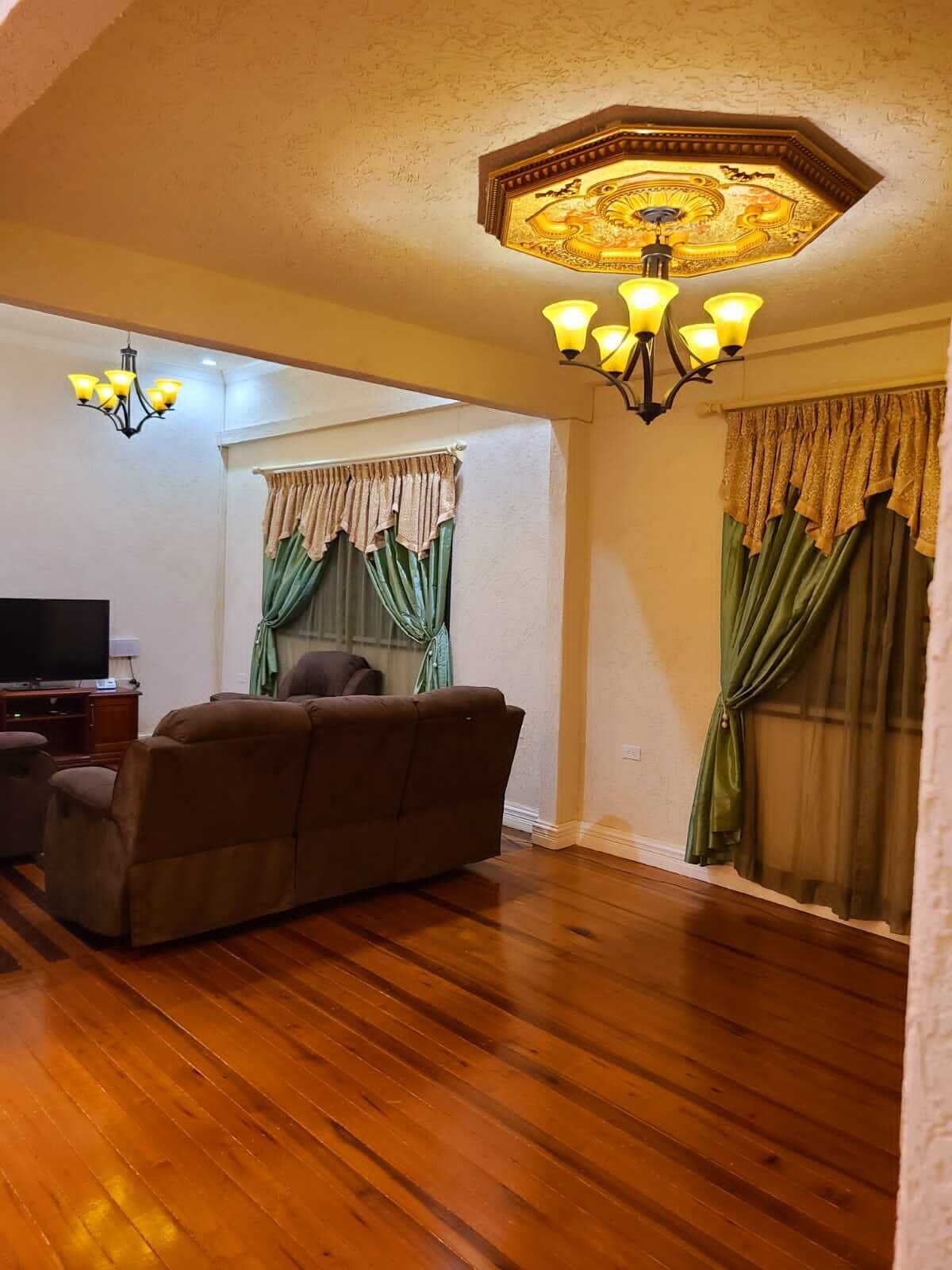 Family House, 4 Bedrooms | Ruang tamu