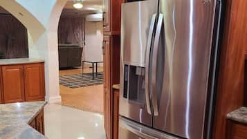 Family House, 4 Bedrooms | 4 bedrooms, free WiFi, bed sheets
