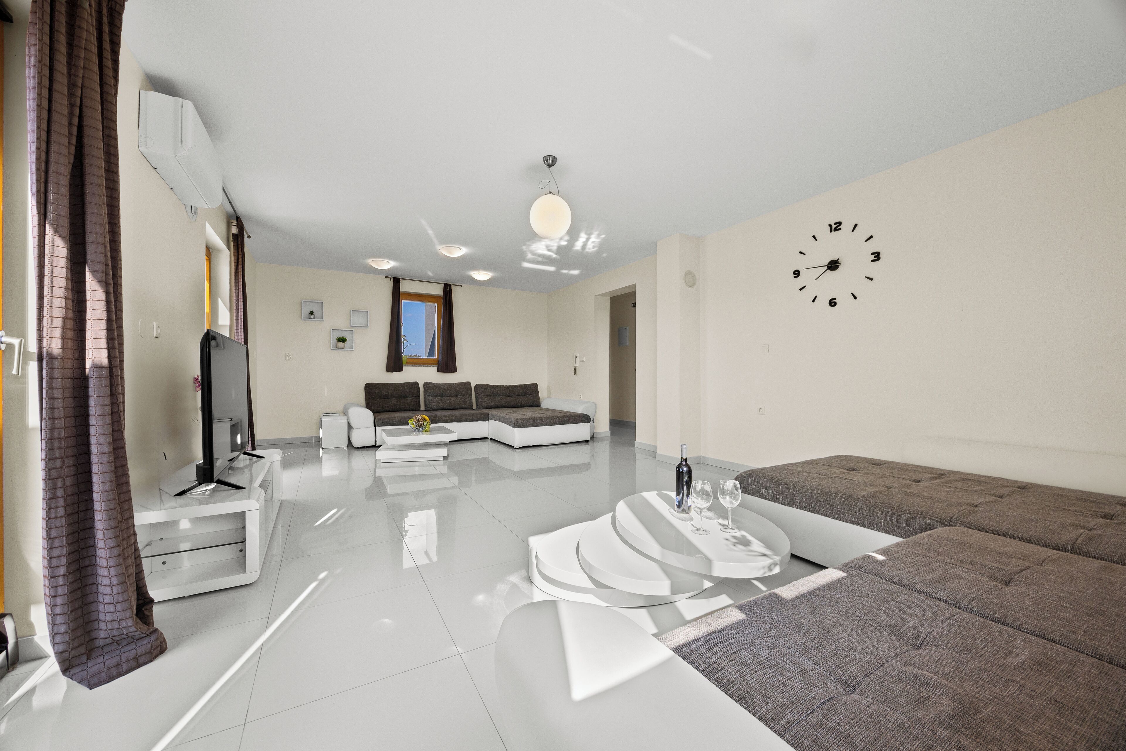 7 bedrooms, iron/ironing board, travel crib, free WiFi