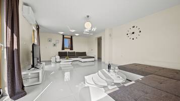 7 bedrooms, iron/ironing board, travel cot, free WiFi