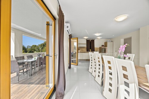 Ideal für große Familien mit Kindern, Sauna, Whirlpool, Außenpool,  Kinderbecken