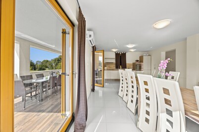 Ideal for large families with children, sauna, whirlpool, outdoor pool, children's pool