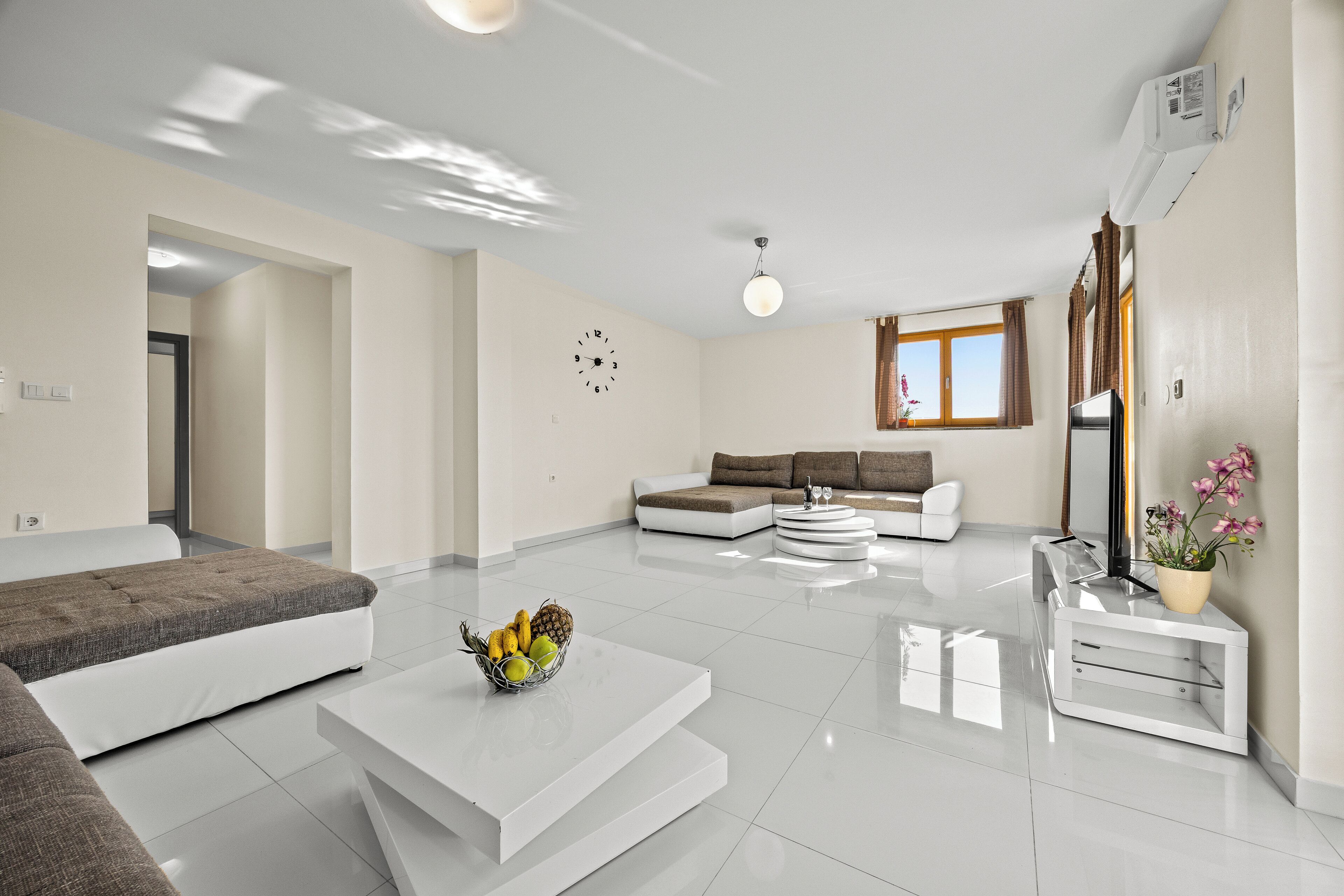 Smart TV, foosball, table tennis