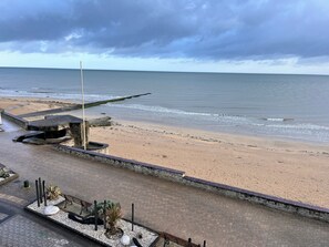 In Strandnähe, Liegestühle