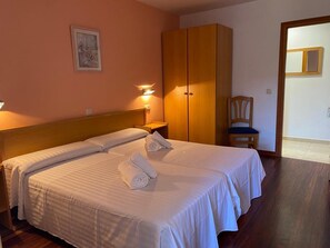 Ameublement personnalisé, Wi-Fi gratuit, draps fournis