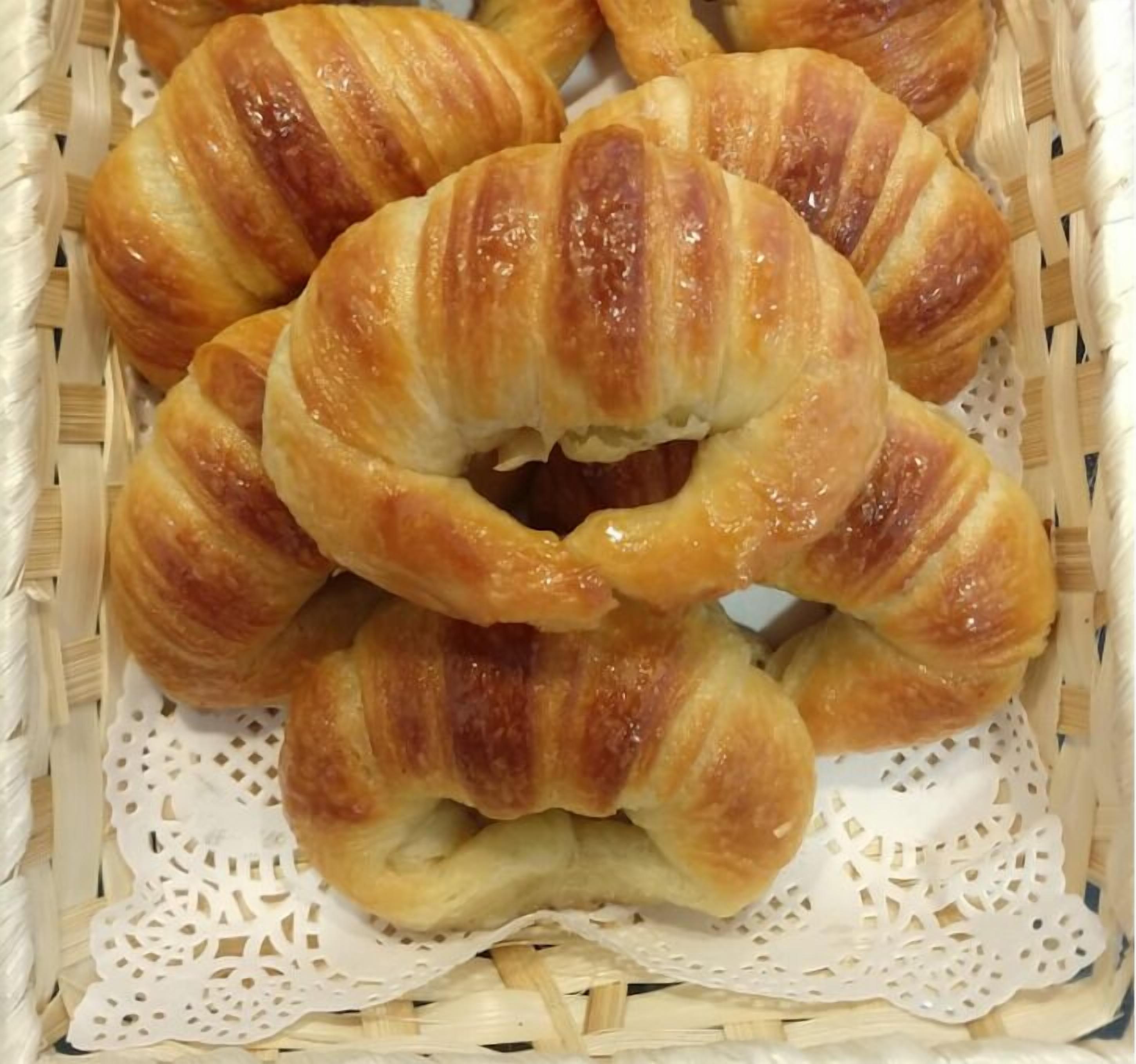 Free daily self-serve breakfast