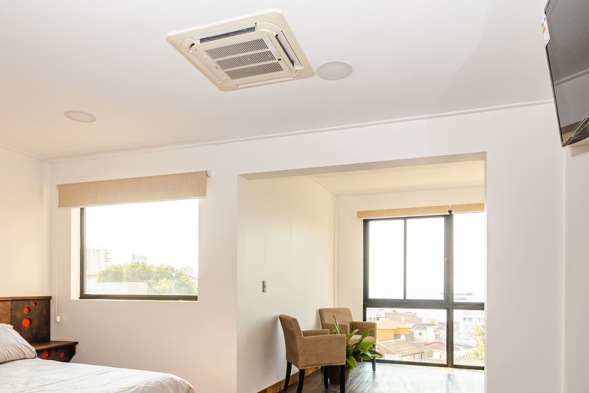 Habitación Deluxe doble, 1 cama doble, accesible para personas con discapacidad, vistas al mar | Caja fuerte, wifi, ropa de cama