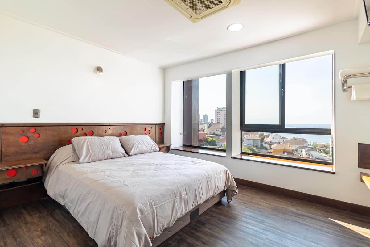 In-room safe, WiFi, bed sheets