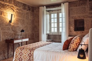 Habitación Deluxe doble | Escritorio, wifi gratis, ropa de cama