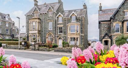 The Gables Sleeps 14 (7 Bedrooms) - Central Keswick Location