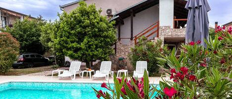 حمّام سباحة خارجي