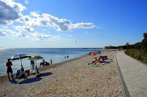 Solstolar och strandhanddukar