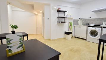 微波炉、炉灶、厨具/餐具、纸巾