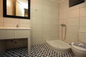 Family Quadruple Room | Bathroom | Shower, hair dryer, towels, soap - MIRONI & VICTORIA HOTELS (Thasos)