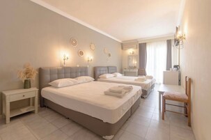 Quarto quádruplo standard | Wi-Fi de cortesia, roupa de cama