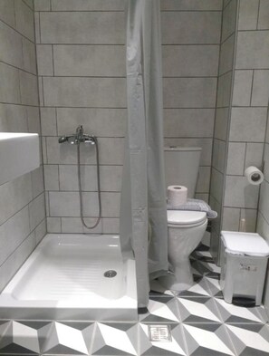 Standard Triple Room | Bathroom | Shower, hair dryer, towels, soap - MIRONI & VICTORIA HOTELS (Thasos)