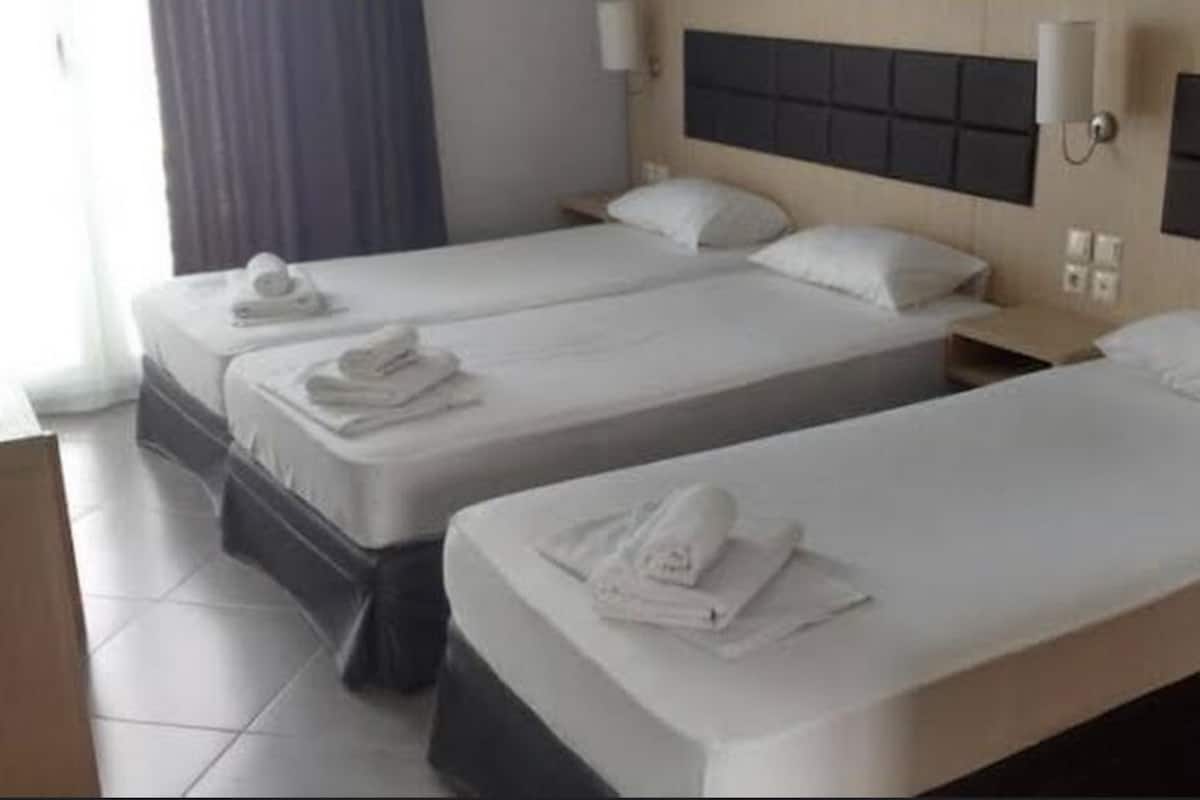 Standard Studio | Free WiFi, bed sheets