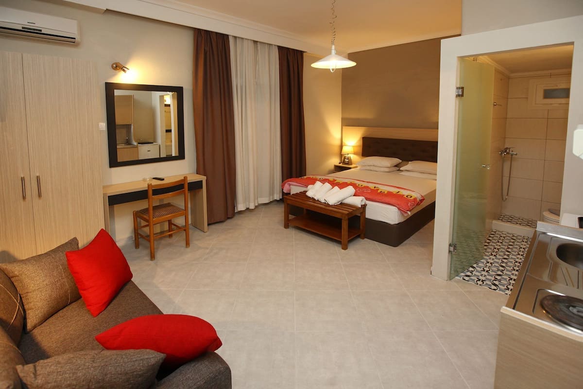 Family Triple Room | Free WiFi, bed sheets