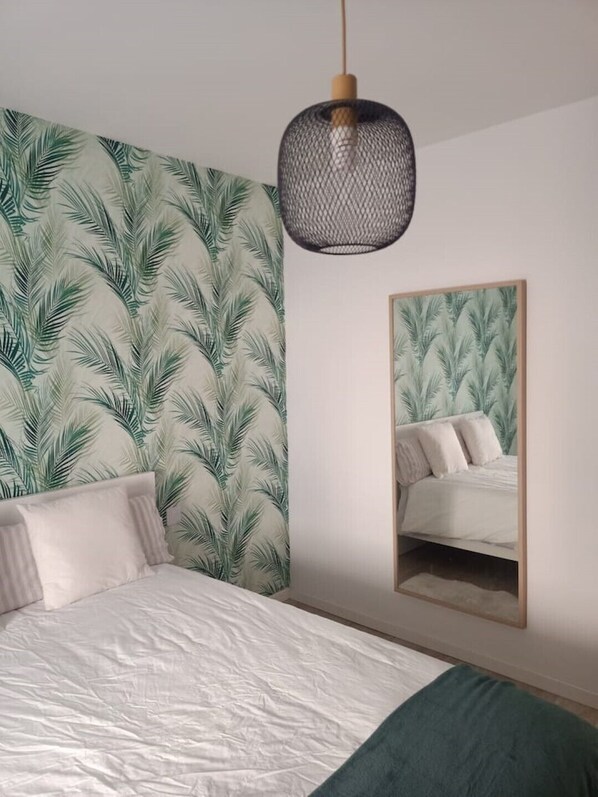1 bedroom, desk, WiFi, bed sheets