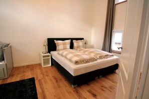 2 bedrooms, iron/ironing board, free WiFi, bed sheets