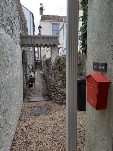 Characterful Cottage near the Beach, Shops & Pier