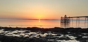 Beach nearby - Characterful Cottage near the Beach, Shops & Pier (Weston Super Mare)