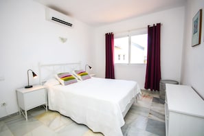 2 chambres, fer et planche à repasser, lit parapluie, Wi-Fi gratuit