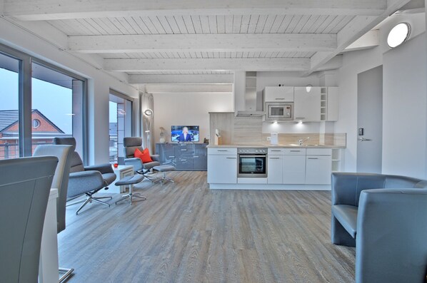 ثلاجة، ميكروويف، فرن، موقد طهي مسطح