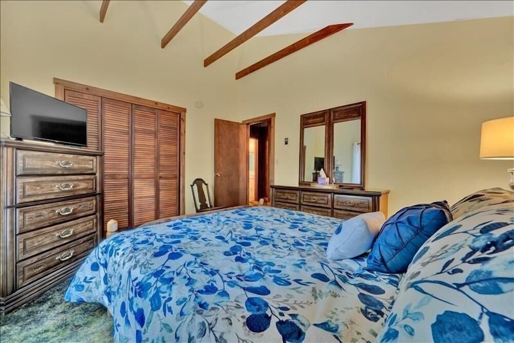 Cozy, Pet Friendly Lakefront Home! Come Visit "Lake Lure"! Huddleston