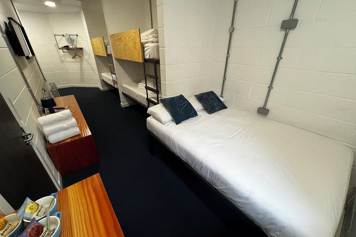 家庭房 | 熨斗/熨板、免费婴儿床、免费 WiFi、床单