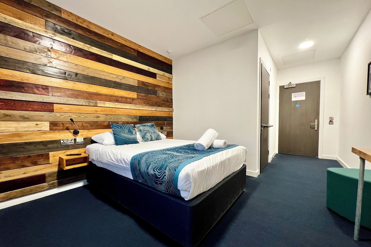 Double Room | Premium bedding, free WiFi, bed sheets