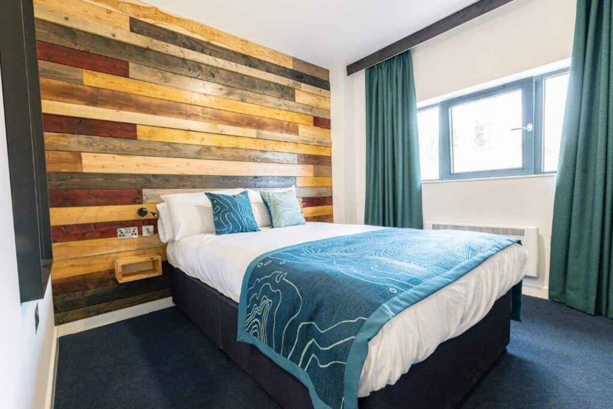 Double Room | Premium bedding, free WiFi, bed sheets