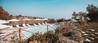 The Cherry Tree, sea view relaxation with pool