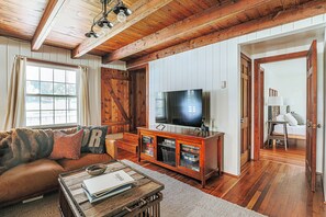 TV connectée, cheminée, baby-foot, table de tennis de table